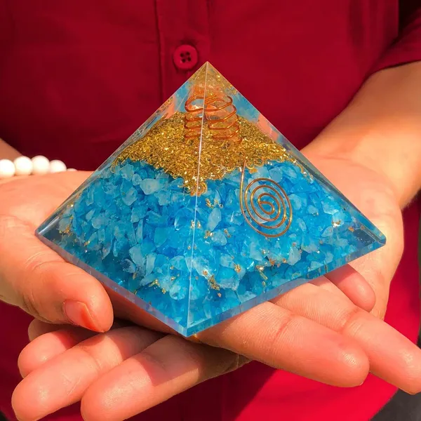 Multiagate_Aquamarine_Crystal_Pyramid_for_Chakra_Balance_Positive_Energy_Decorative_Showpiece__-__8_cm_(Crystal,_Blue)