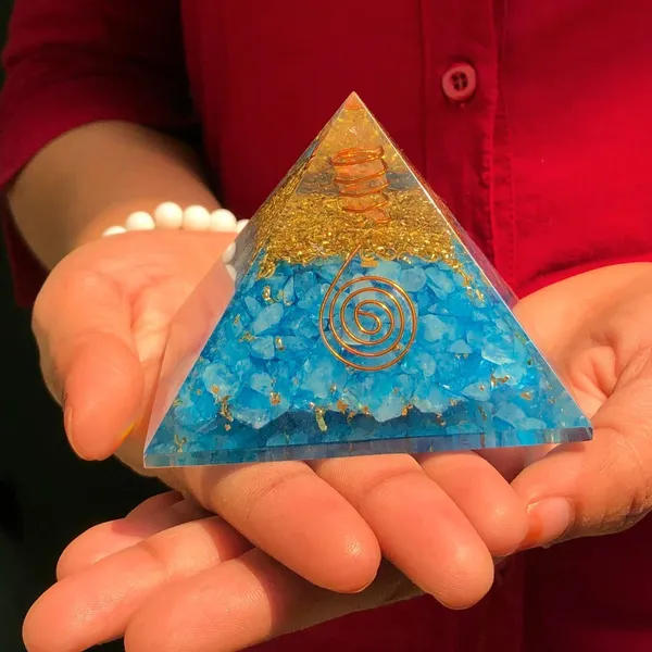 Multiagate_VIBESLE_Blue_Aquamarine_Orgone_Pyramid_with_Emf_Protection_and_Positive_Energy_Decorative_Showpiece__-__8_cm_(Crystal,_Blue)