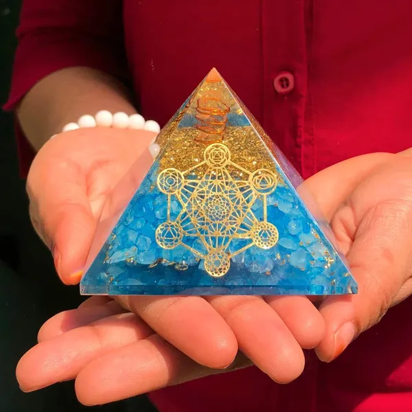 Multiagate_VIBESLE_Blue_Aquamarine_Orgone_Pyramid_with_Emf_Protection_and_Positive_Energy_Decorative_Showpiece__-__8_cm_(Crystal,_Blue)