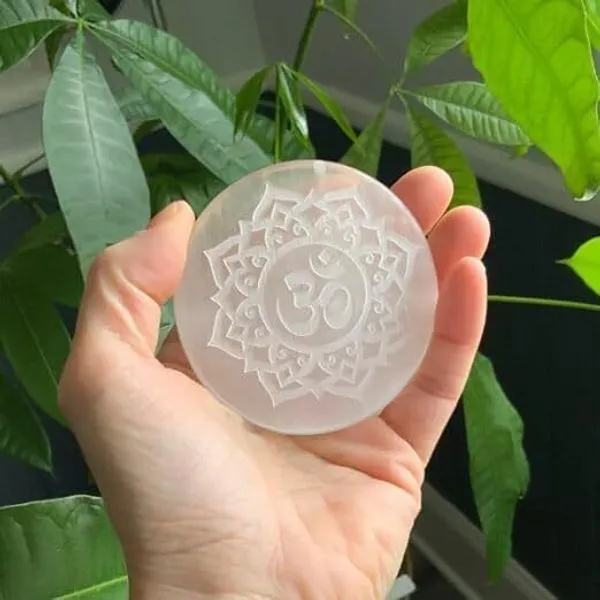 Multiagate_Selenite_Crystal_Charging_Plate_|_3-Inch_|_Selenite_Plate_for_Crystal_Cleansing_Decorative_Showpiece__-__4_cm_(Stone,_Crystal,_White)