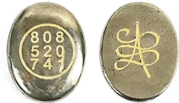 Multiagate_Pyrite_Zibu_Symbol_Money_Magnet_Coin_-_Fantasy_Attract_Financial_Growth_Decorative_Showpiece__-__4_cm_(Stone,_Gold)