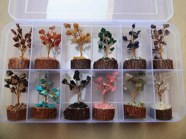 Multiagate_12Pcs_Crystal_Tree_Box,_Crystal_Mystery_Box,_Beautiful_Small_Crystal_Tree_Decorative_Showpiece__-__25_cm_(Stone,_Multicolor)