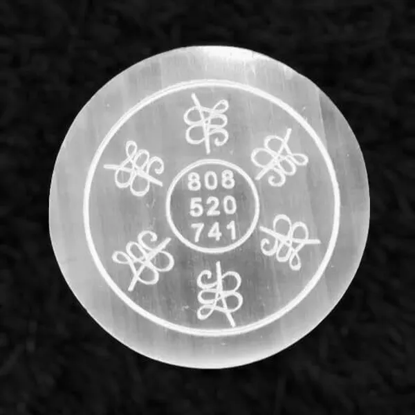 Multiagate_Selenite_Charging_Carving_Plate_to_3.5_Inch_with_Rieki_Healing_Numbers_for_Reiki_Decorative_Showpiece__-__4_cm_(Stone,_White)