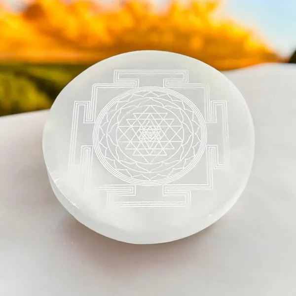 Multiagate_Decorative_Showpiece__-__10_cm_(Stone,_White)