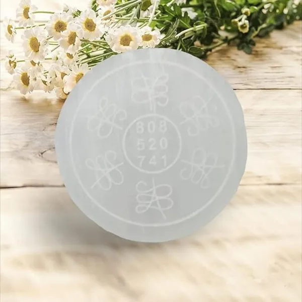 Multiagate_Decorative_Showpiece__-__4_cm_(Stone,_White)