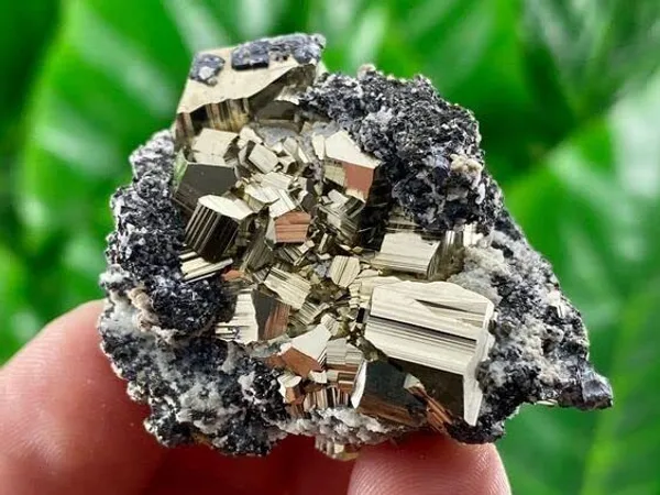 Multiagate_Decorative_Showpiece__-__10_cm_(Stone,_Gold)