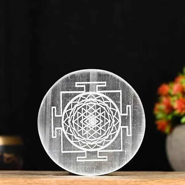 Multiagate_Decorative_Showpiece__-__4_cm_(Stone,_Crystal,_White)