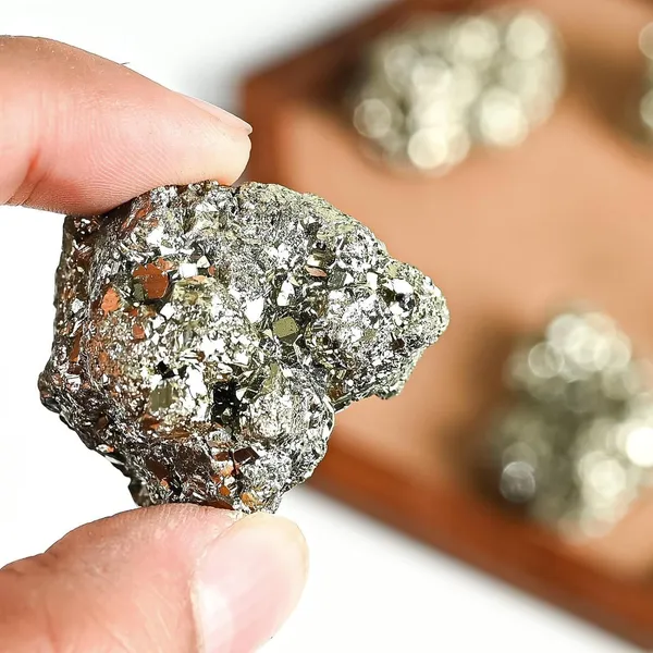 Multiagate_Decorative_Showpiece__-__4_cm_(Stone,_Gold)