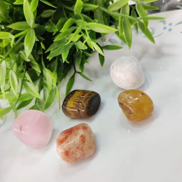 Multiagate_Confidence_Crystal_Healing_Tumble_Stone_Set_Decorative_Showpiece__-__4_cm_(Stone,_Multicolor)