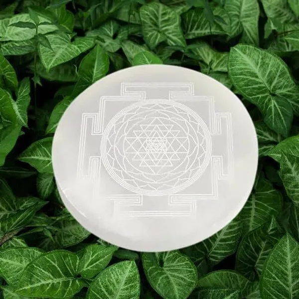 Multiagate_Decorative_Showpiece__-__10_cm_(Stone,_White)
