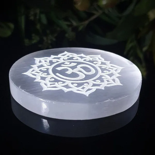 Multiagate_Ohm_Symbol_Engraved_Selenite_Charging_Plate_3_Inch_Used_for_Healing_Decorative_Showpiece__-__4_cm_(Stone,_White)