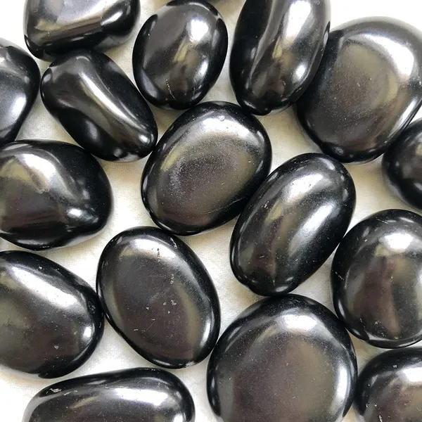 Agatesaura_LN01SHN200_Regular_Asymmetrical_Crystal_Stone_(Black_200_g)