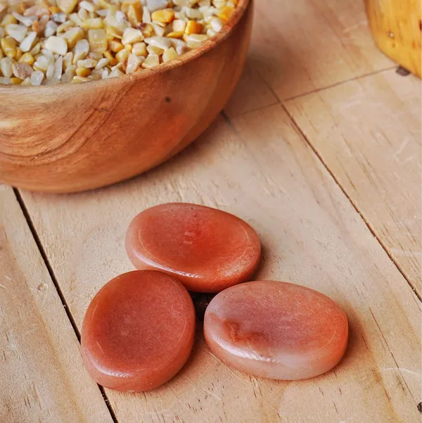 Agatesaura_Red_Aventurine_Thumb_Worry_Stone_for_reiki_healing_crystals_Vastu_Meditation_Polished_Oval_Crystal_Stone_(Red_1_Pieces)