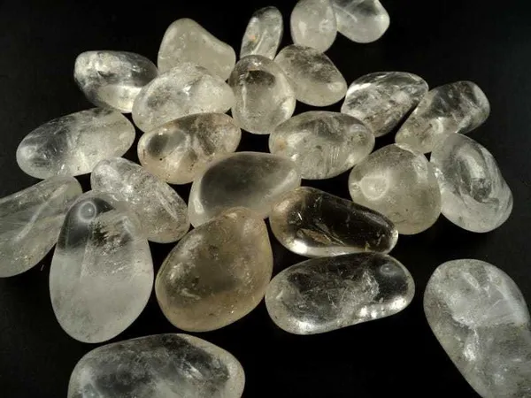 Agatesaura_LN01GCQ200_Regular_Asymmetrical_Crystal_Stone_(Clear_200_g)
