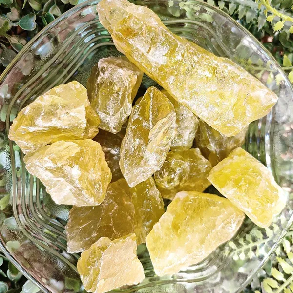 Agatesaura_LNRAWSTO01_Regular_Round_Crystal_Stone_(Yellow_200_g)