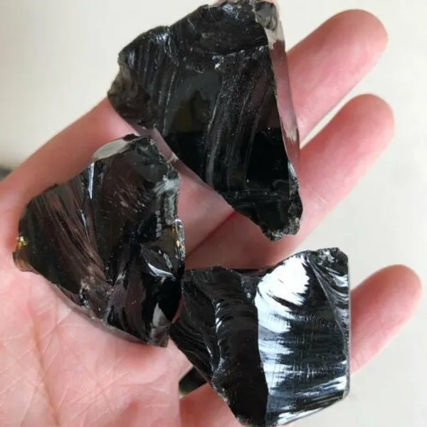 Agatesaura_LN03BOR250_Regular_Asymmetrical_Crystal_Stone_(Black_250_g)