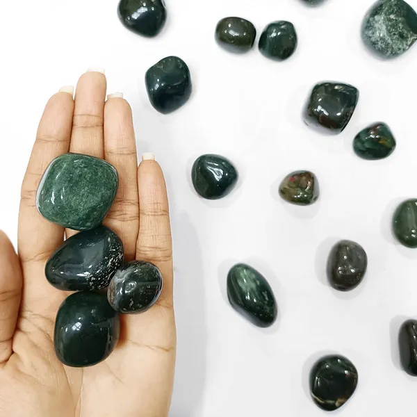 Agatesaura_Blood_Stone_Tumbled_Stone_50_Gram_Regular_Asymmetrical_Crystal_Stone_(Green_50_g)