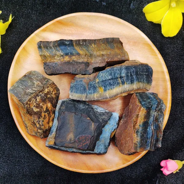 Agatesaura_Natural_Blue_Tiger_Eye_Crystals_Raw_Rough_Stones_for_Reiki_Stones_Healing_Regular_Asymmetrical_Crystal_Stone_(Blue_1_kg)
