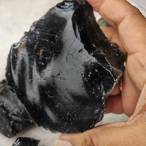 Agatesaura_Natural_Black_Obsidian_Crystals_Raw_Rough_Stones_for_Reiki_Stones_Healing_Regular_Asymmetrical_Crystal_Stone_(Black_250_g)