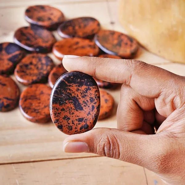 Agatesaura_Mahogany_Obsidian_Jasper_Thumb_Worry_Stone_for_reiki_healing_Vastu_Meditation_Polished_Oval_Crystal_Stone_(Black,_Maroon_1_Pieces)