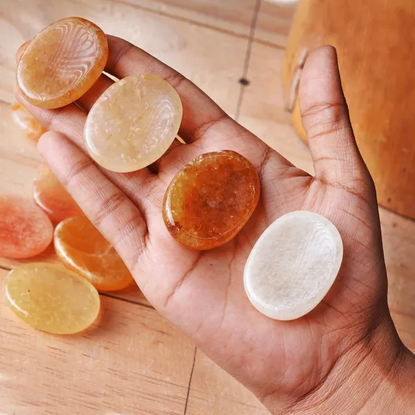 Agatesaura_Yellow_Aventurine_Thumb_Worry_Stone_for_reiki_healing_crystals_Vastu_Meditation_Polished_Oval_Crystal_Stone_(Yellow_1_Pieces)