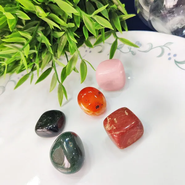 Agatesaura_LNWEAL2_Regular_Asymmetrical_Crystal_Stone_(Multicolor_5_Pieces)