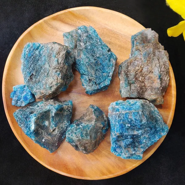Agatesaura_Natural_Blue_Apatite_Crystals_Raw_Rough_Stones_for_Reiki_Stones_Healing_Regular_Asymmetrical_Crystal_Stone_(Blue_1_kg)