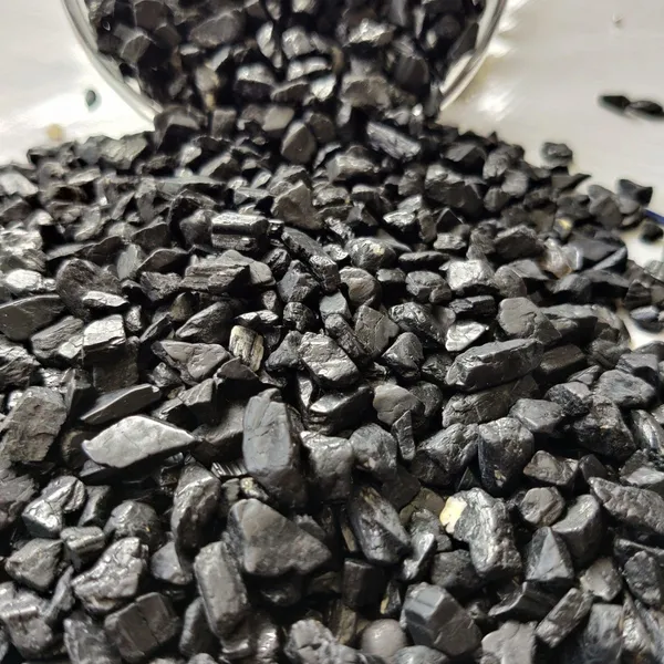 Agatesaura_L20CHIPS03_Regular_Asymmetrical_Crystal_Stone_(Black_460_g)