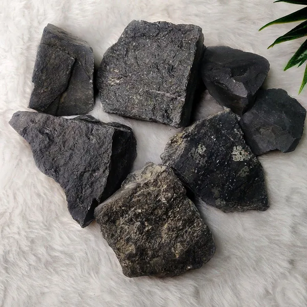 Agatesaura_MG-LN03BA1000_Regular_Asymmetrical_Crystal_Stone_(Black_1000_g)