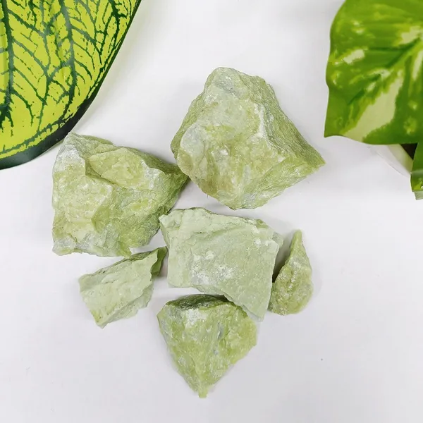 Agatesaura_MG-LN03SRR800_Regular_Asymmetrical_Crystal_Stone_(Green_800_g)