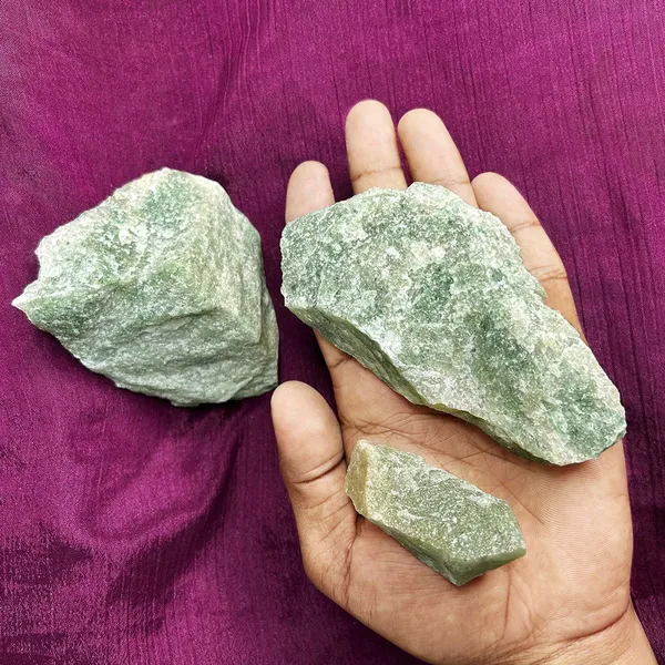 Agatesaura_MG-LN03RGG600_Regular_Asymmetrical_Crystal_Stone_(Green_600_g)