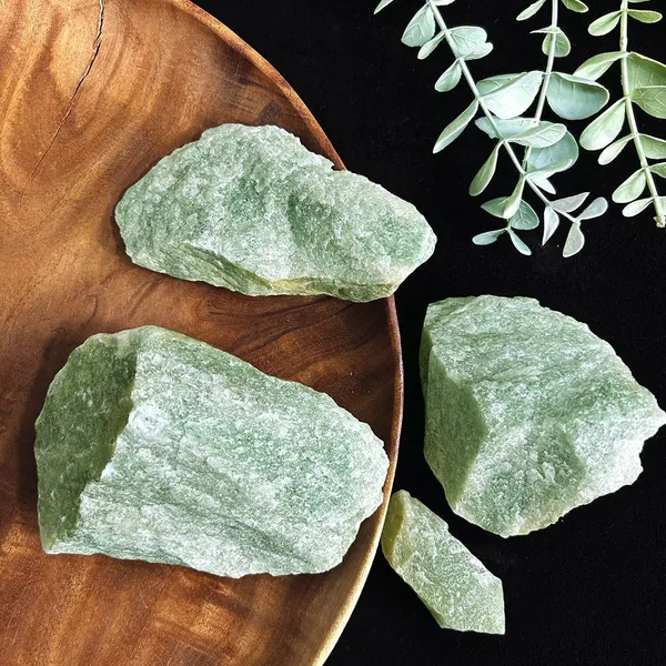 Agatesaura_MG-LN03RGG600_Regular_Asymmetrical_Crystal_Stone_(Green_600_g)