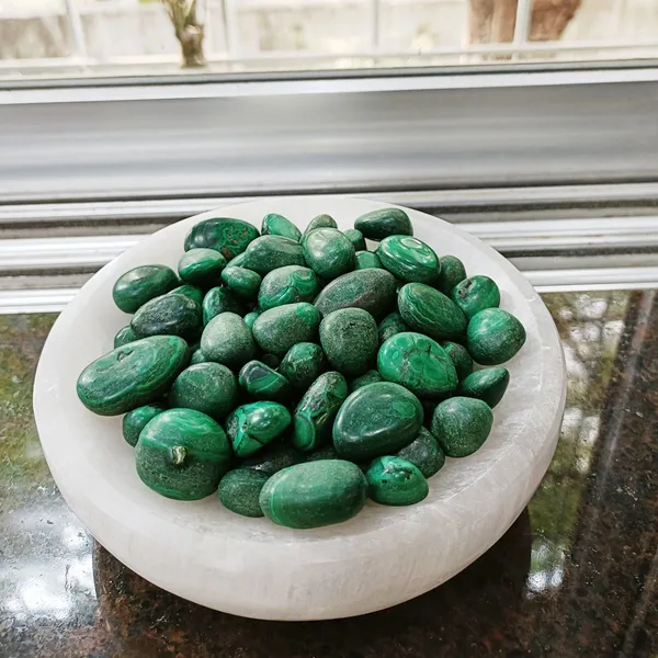 Agatesaura_MG-LN01TMA450_Regular_Asymmetrical_Crystal_Stone_(Green_450_g)
