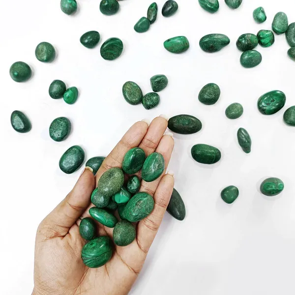 Agatesaura_MG-LN01TMA450_Regular_Asymmetrical_Crystal_Stone_(Green_450_g)