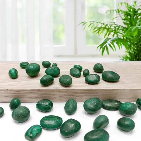 Agatesaura_MG-LN01TMA450_Regular_Asymmetrical_Crystal_Stone_(Green_450_g)