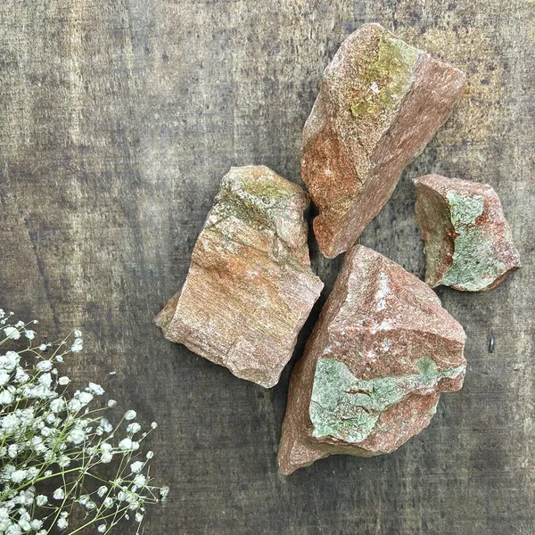 Agatesaura_MG-LN03RGU250_Regular_Rectangular_Crystal_Stone_(Green_250_g)