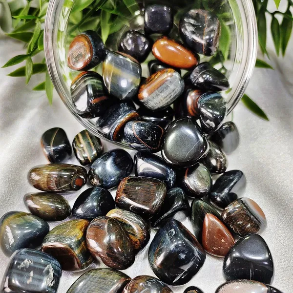 Agatesaura_MG-LTUSTOCH06_Regular_Asymmetrical_Crystal_Stone_(Blue_100_g)