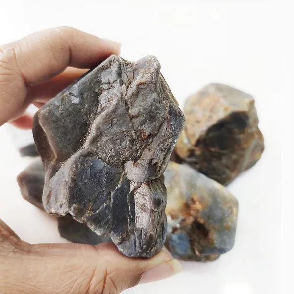 Agatesaura_MG-LNRAWSTO22_Regular_Asymmetrical_Crystal_Stone_(Blue_200_g)