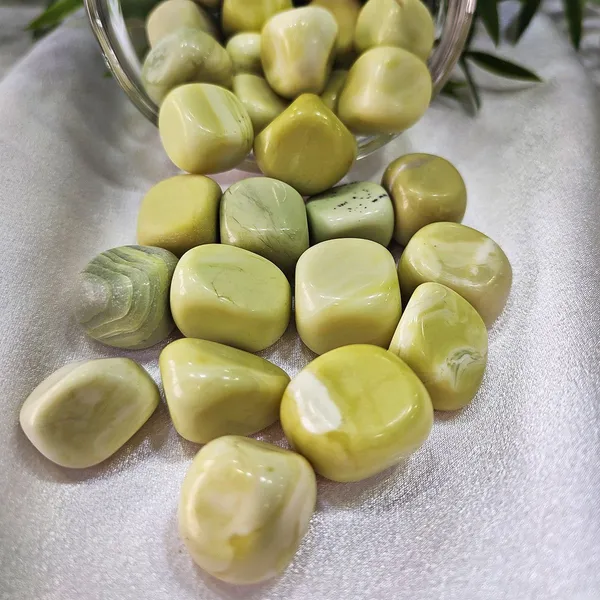 Agatesaura_MG-LTUSTOCH20_Regular_Asymmetrical_Crystal_Stone_(Green_450_g)