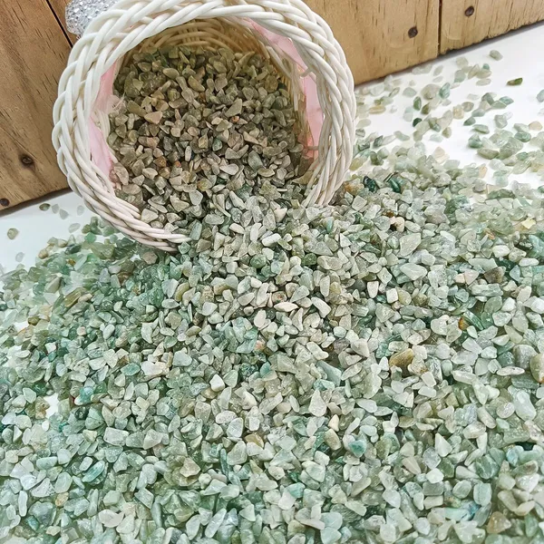 Agatesaura_MG-LNGRCTS100_Regular_Asymmetrical_Crystal_Stone_(Green_100_g)