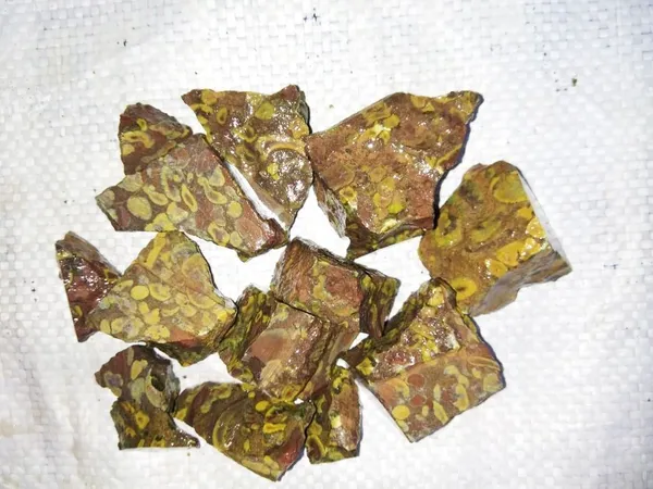 Agatesaura_MG-LN03ARR400_Regular_Asymmetrical_Crystal_Stone_(Brown_400_g)