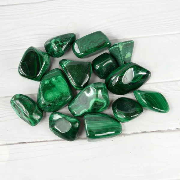 Multiagate_100%_Natural_Crystal_New-83-Malachite_High_Grade-Tumble-stone-200gm_Regular_Asymmetrical_Crystal_Stone_(Green_200_g)