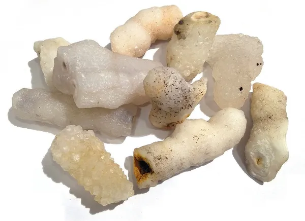 Multiagate_Spirit_Quartz_Rough_Crystal_Raw_Rough_Nautral_Stone_For_Healing_and_Vastu_Regular_Angular_Crystal_Stone_(White_100_g)