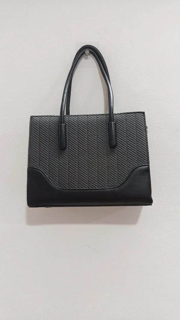Black_Textured_shoulder_Handbag_for_Women