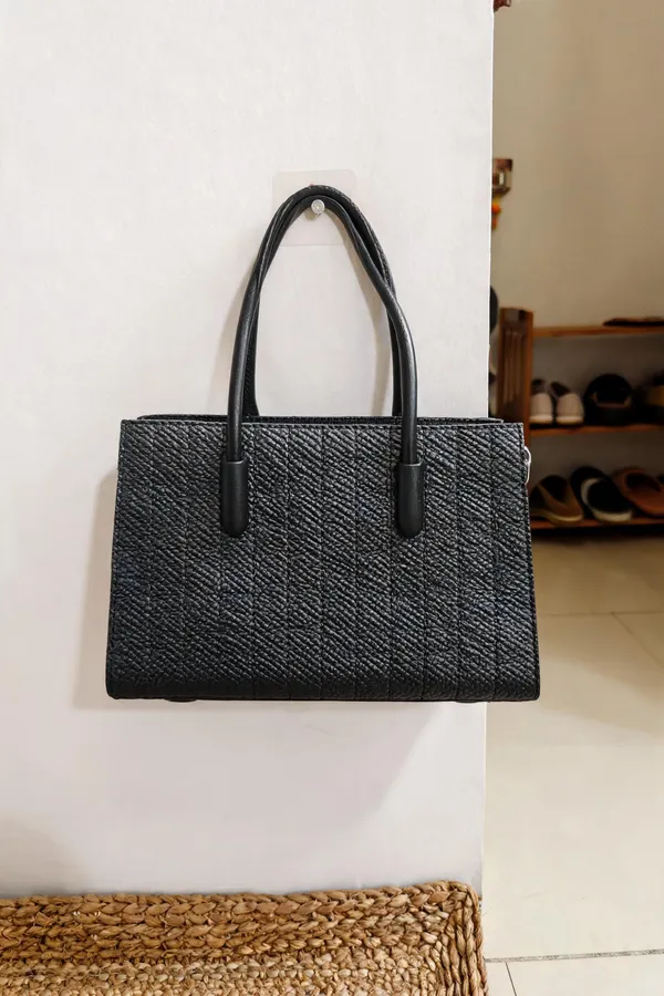 Black_Textured_Shoulder_Handbag_For_Women