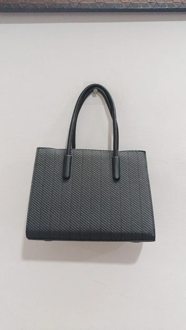 Black_Textured_shoulder_Handbag_for_Women