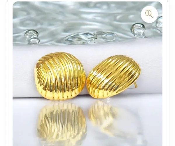 Gold_Tone_Ribbed_Stud_Earrings_for_Women