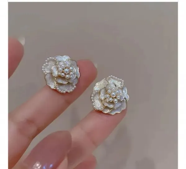 Silver_Floral_Stud_Earrings_for_Women