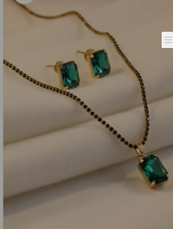 Green_Stone_Necklace_And_Earrings_Set_for_Women