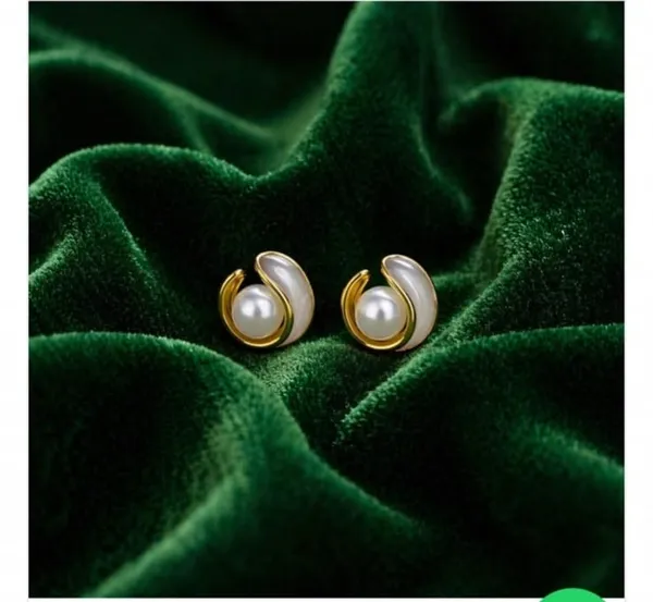 Gold_Tone_Pearl_Stud_Earrings_for_Women